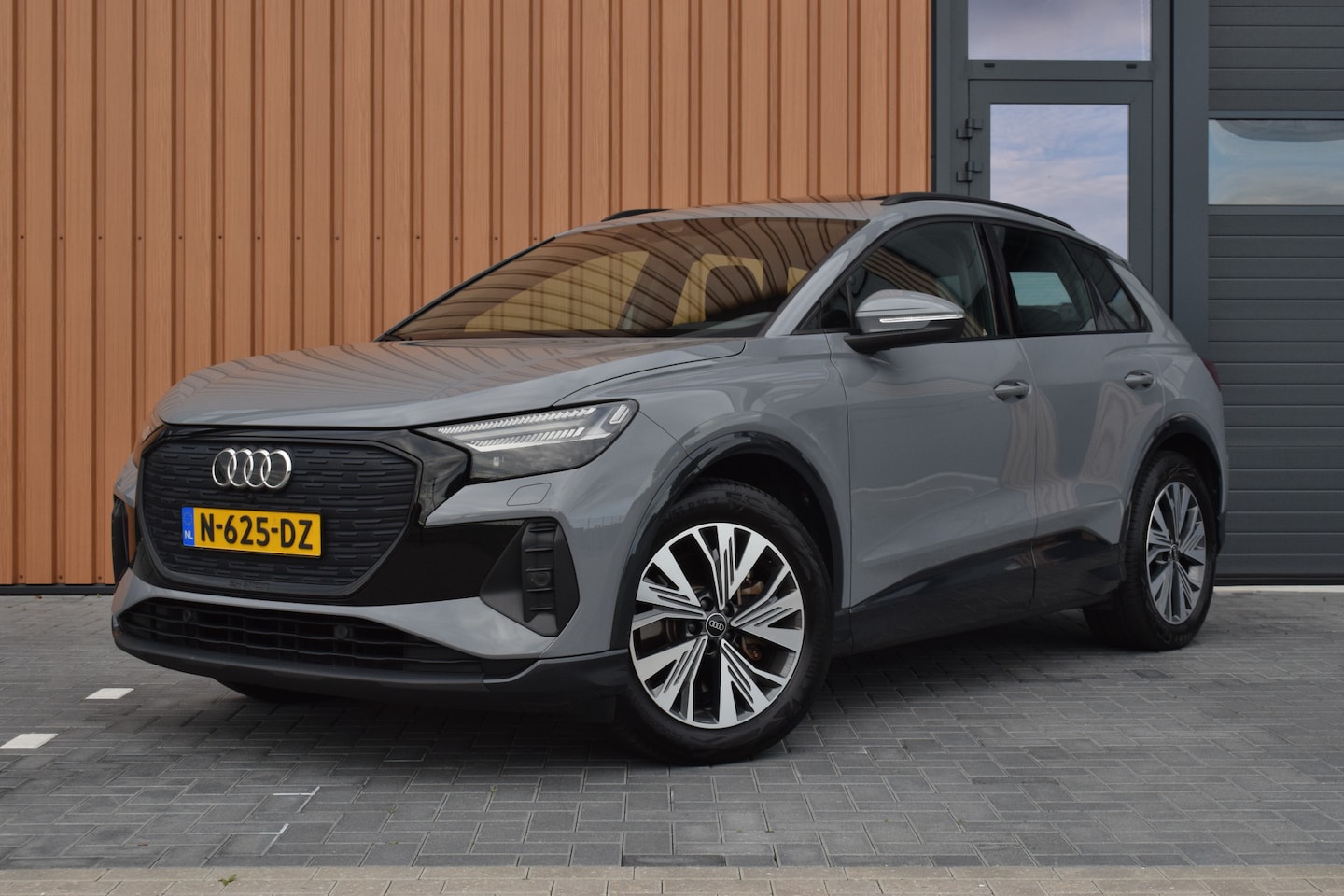Audi Q4 e-tron - 40 Launch edition 77 kWh | Wamtepomp | Pano | Camera - AutoWereld.nl