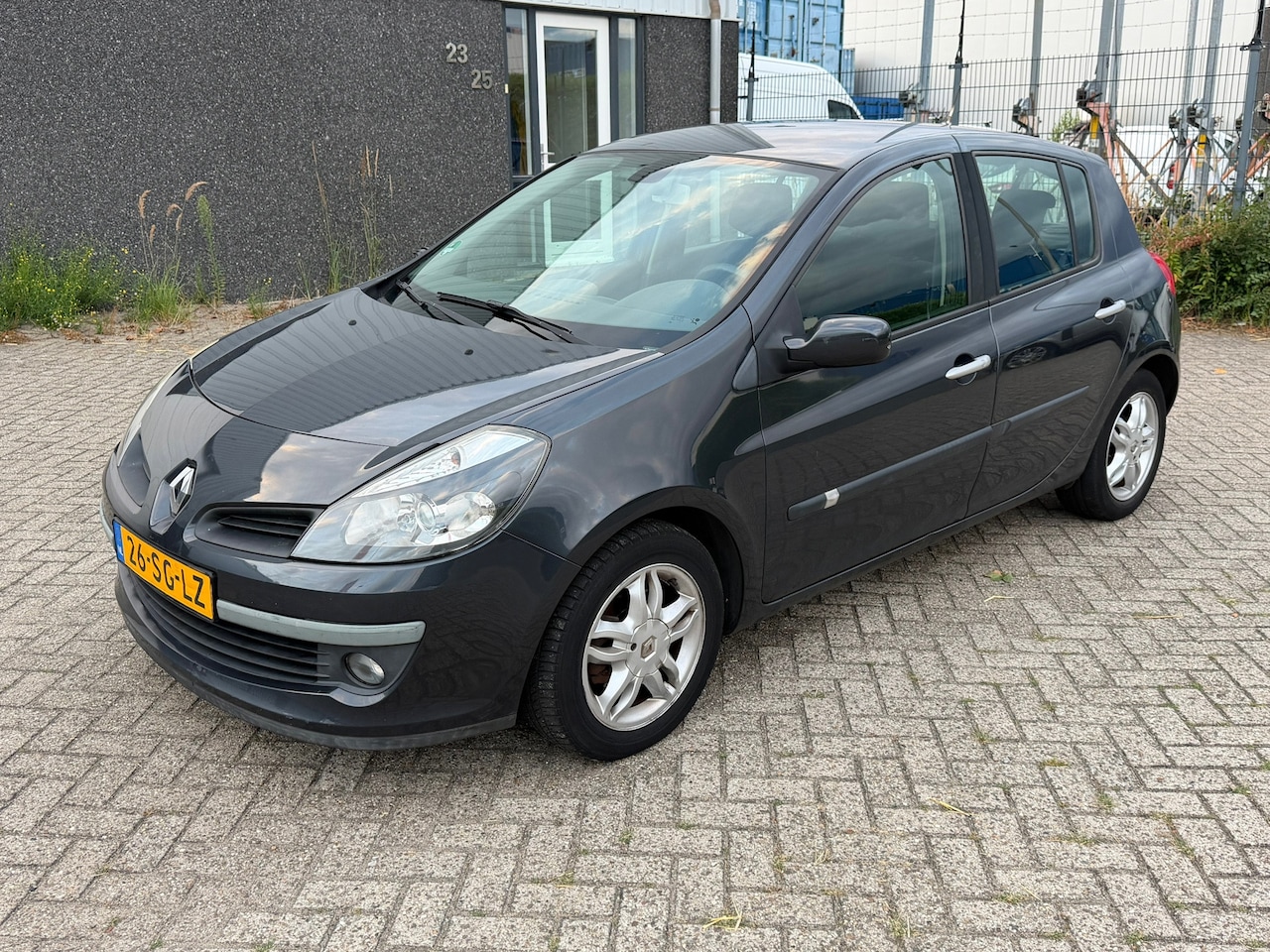 Renault Clio - 1.4-16V Dynamique Luxe 1.4-16V Dynamique Luxe 2006 - AutoWereld.nl