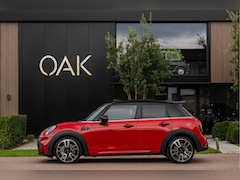 MINI 5-Deurs - 2.0 Cooper S F1 Aut. | JCW-Trim | Navi | Panorama | H&K | Head-Up | Camera | 18"LM | Chili
