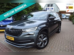 Skoda Kodiaq - 2.0 TSI 4x4 Sportline 7 PERS/PANODAK/CRUISE/CAMERA/TREKHAAK/CARPLAY/MEMORY/KEYLESS/XENON/S