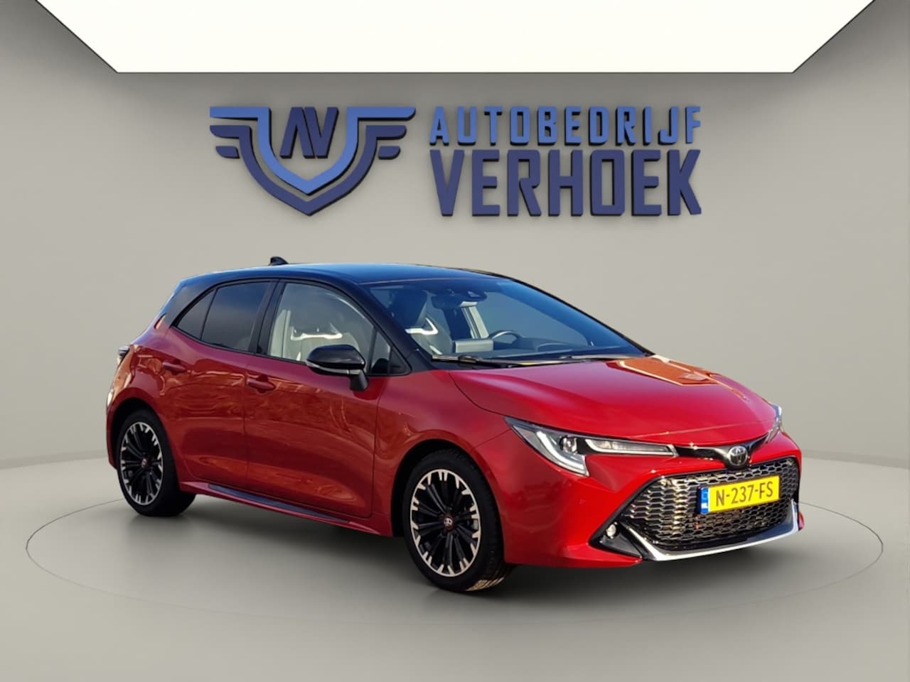 Toyota Corolla - 1.8 Hybrid GR Sport NL Auto - Stoelverwarming - AutoWereld.nl
