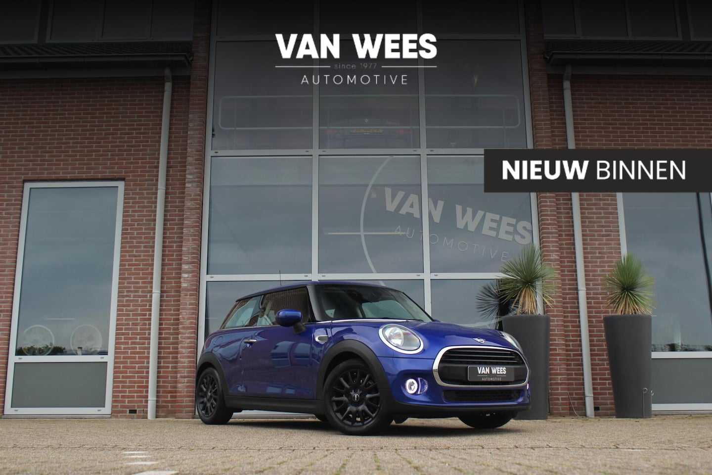 MINI 3-Deurs - 1.5 One Pepper | Dealer onderhouden | Origineel NL | Cruise control | Sportstuur | Navigat - AutoWereld.nl