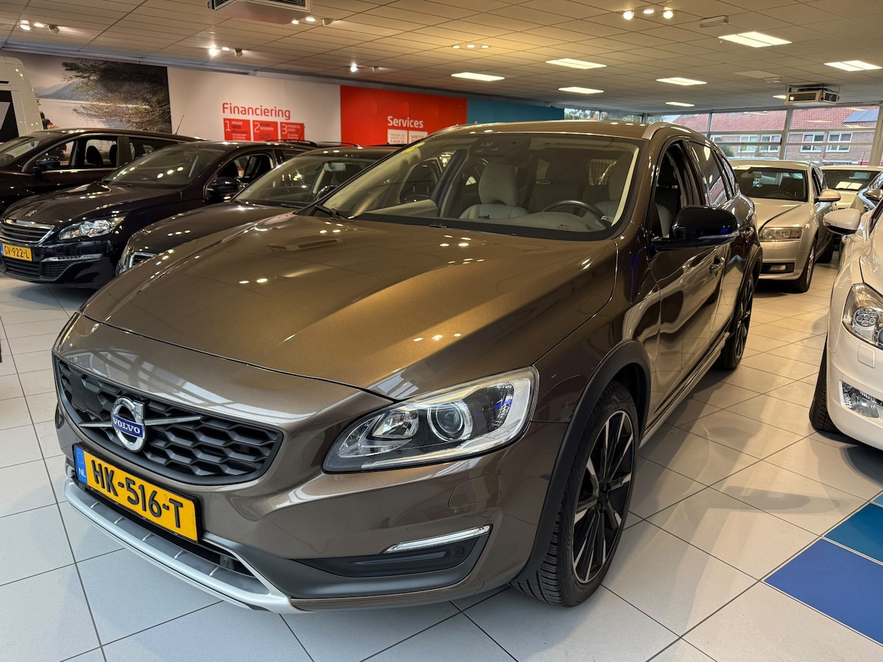 Volvo V60 Cross Country - 2.0 D4 Summum 2.0 D4 Summum - AutoWereld.nl