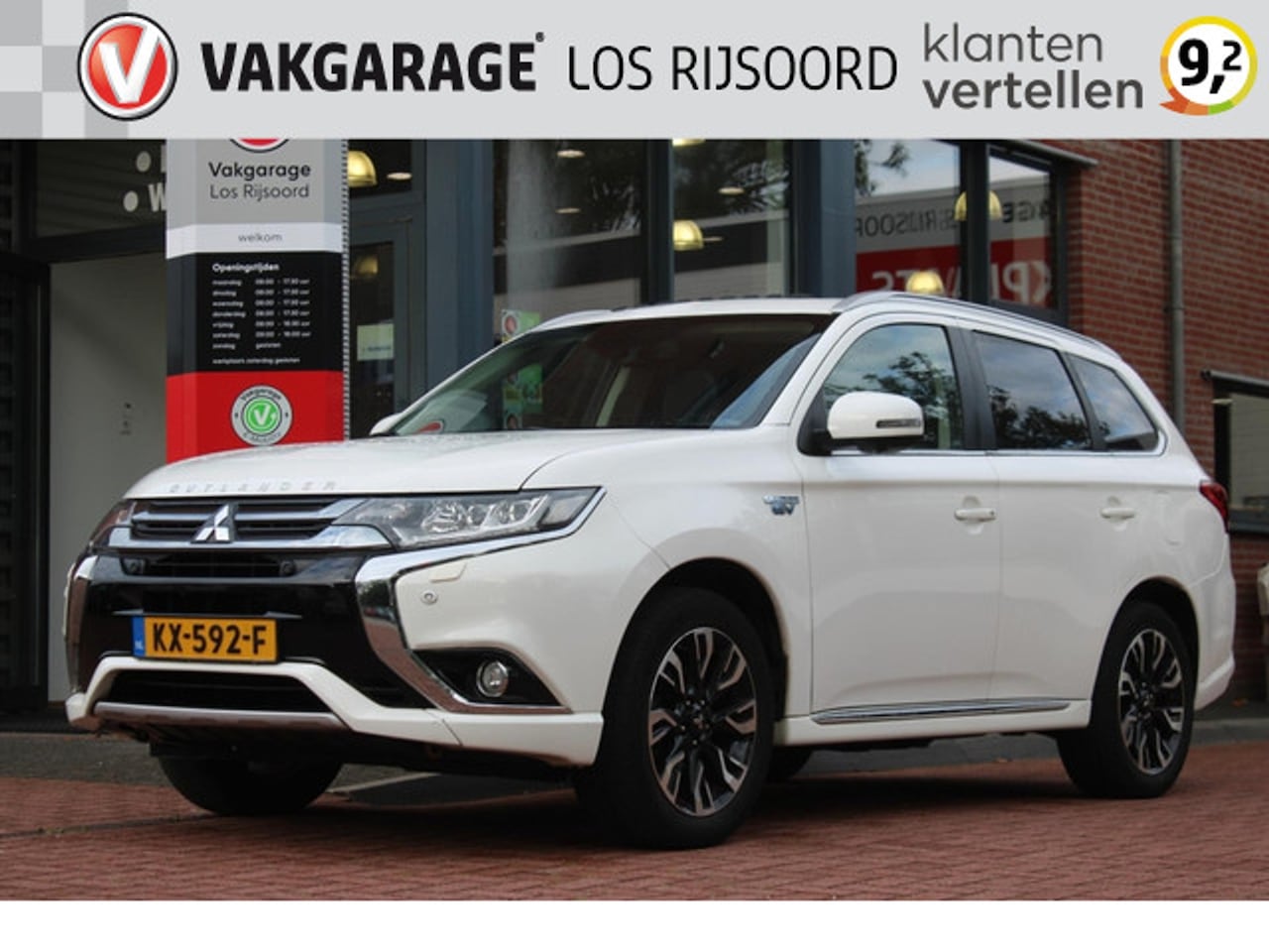 Mitsubishi Outlander - 2.0 PHEV Hybride *Instyle+* | Trekhaak | Camera | Schuifdak | Cruise & Climate Control | S - AutoWereld.nl