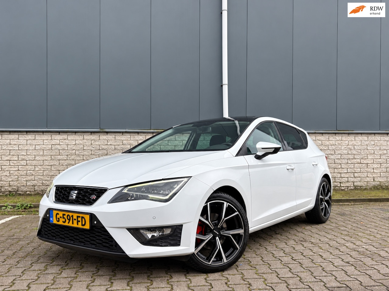 SEAT Leon - 1.4 TSI FR-Pano-Clima-Led-Stoelverwarming-PDC - AutoWereld.nl