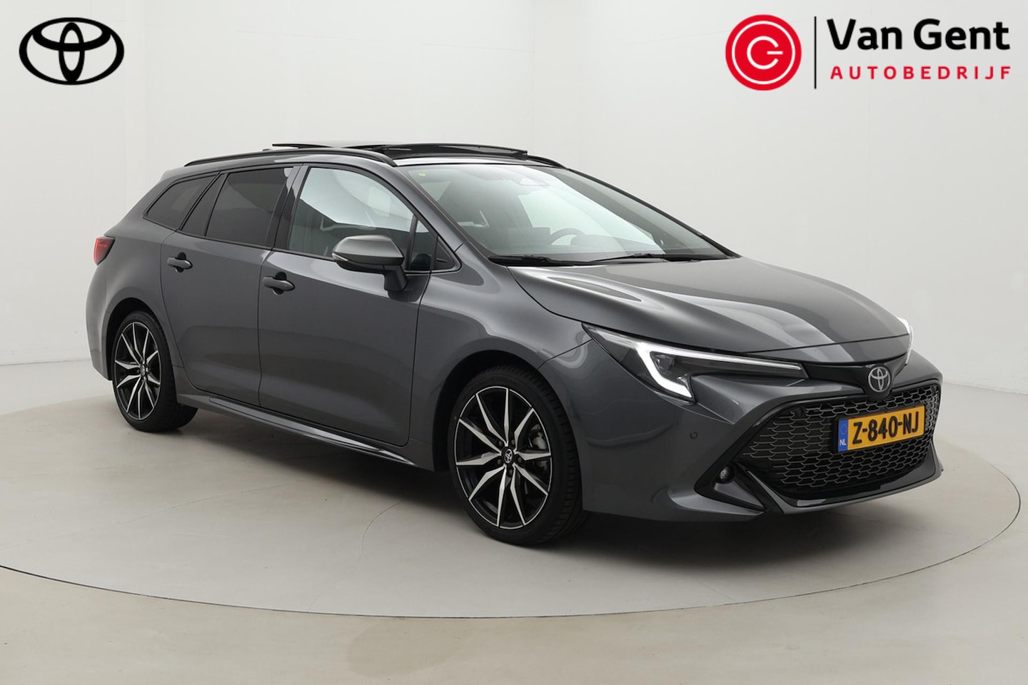 Toyota Corolla Touring Sports - Hybrid 140 GR Sport | Panoramadak | Trekhaak | Dodehoek detectie | Head-up display | JBL | - AutoWereld.nl