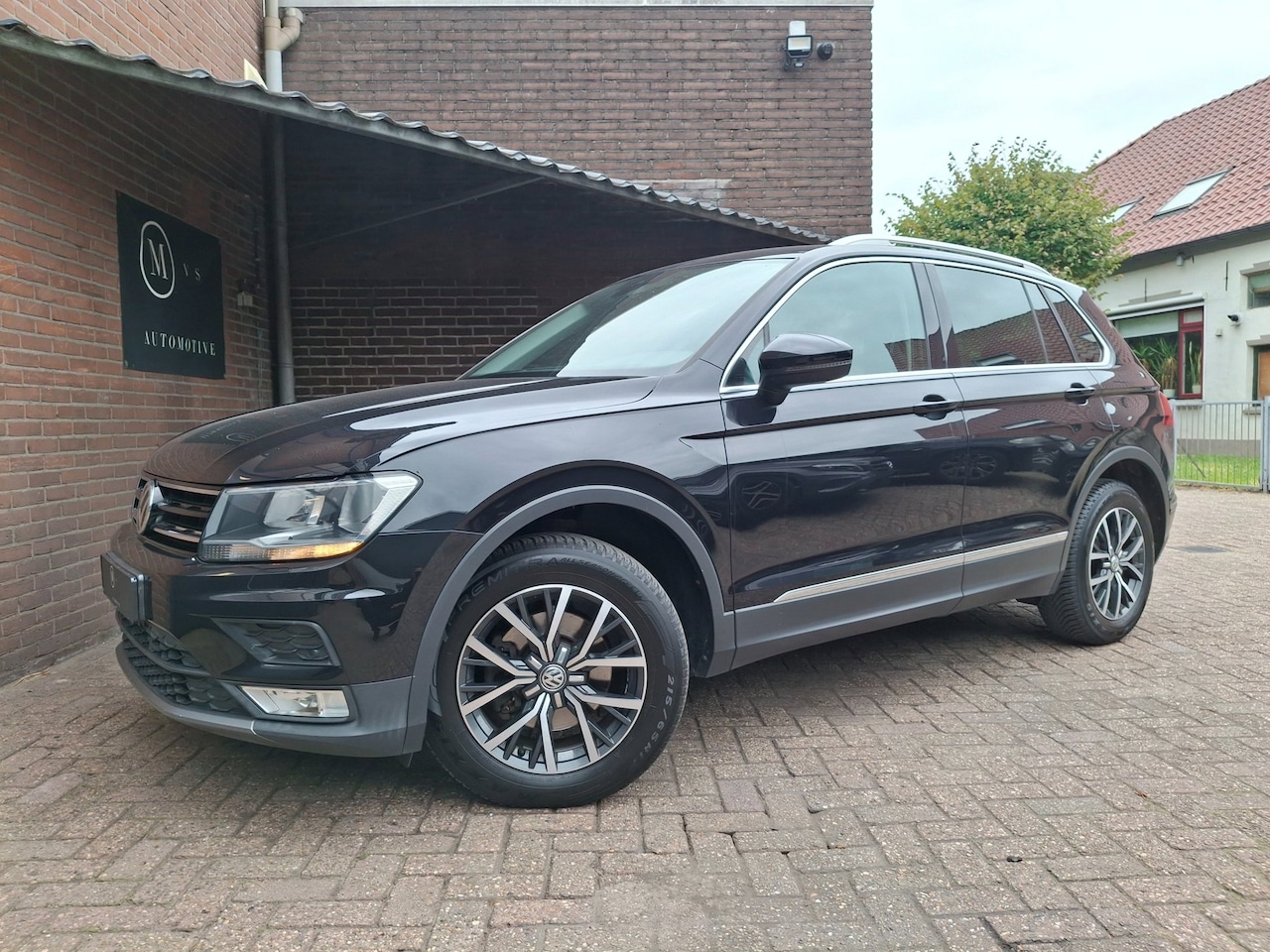 Volkswagen Tiguan - 1.4 TSI ACT Comfortline DSG Trekaak / Navigatie / Cruise Controle / Bluetooth / Stoelverwa - AutoWereld.nl