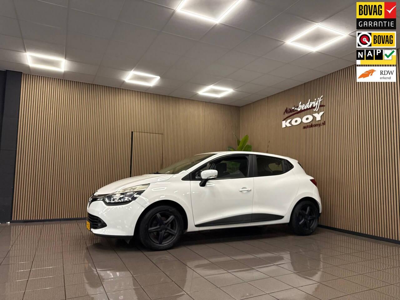 Renault Clio - 0.9 TCe Expression * Navigatie / Cruise control / LM Velgen / NL Auto * - AutoWereld.nl