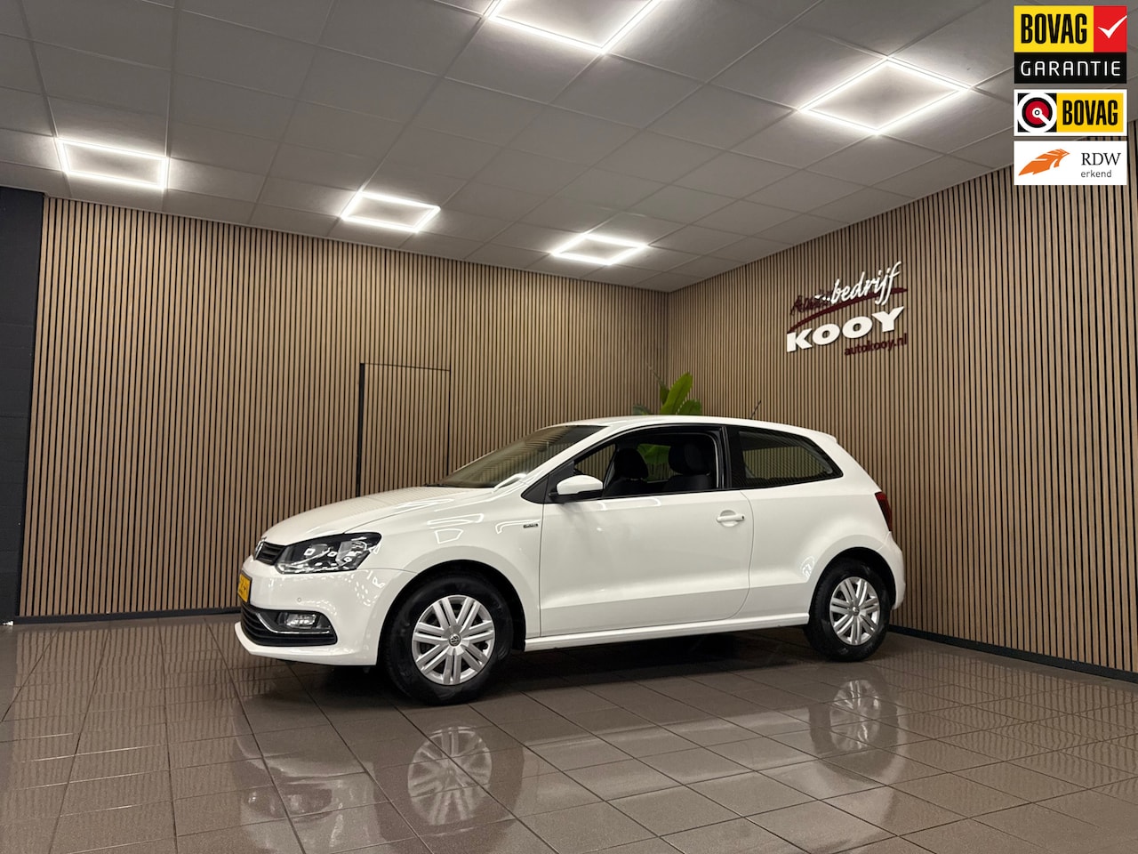 Volkswagen Polo - 1.0 First Edition * Navigatie / Cruise control / Bluetooth / Parkeersensoren * - AutoWereld.nl