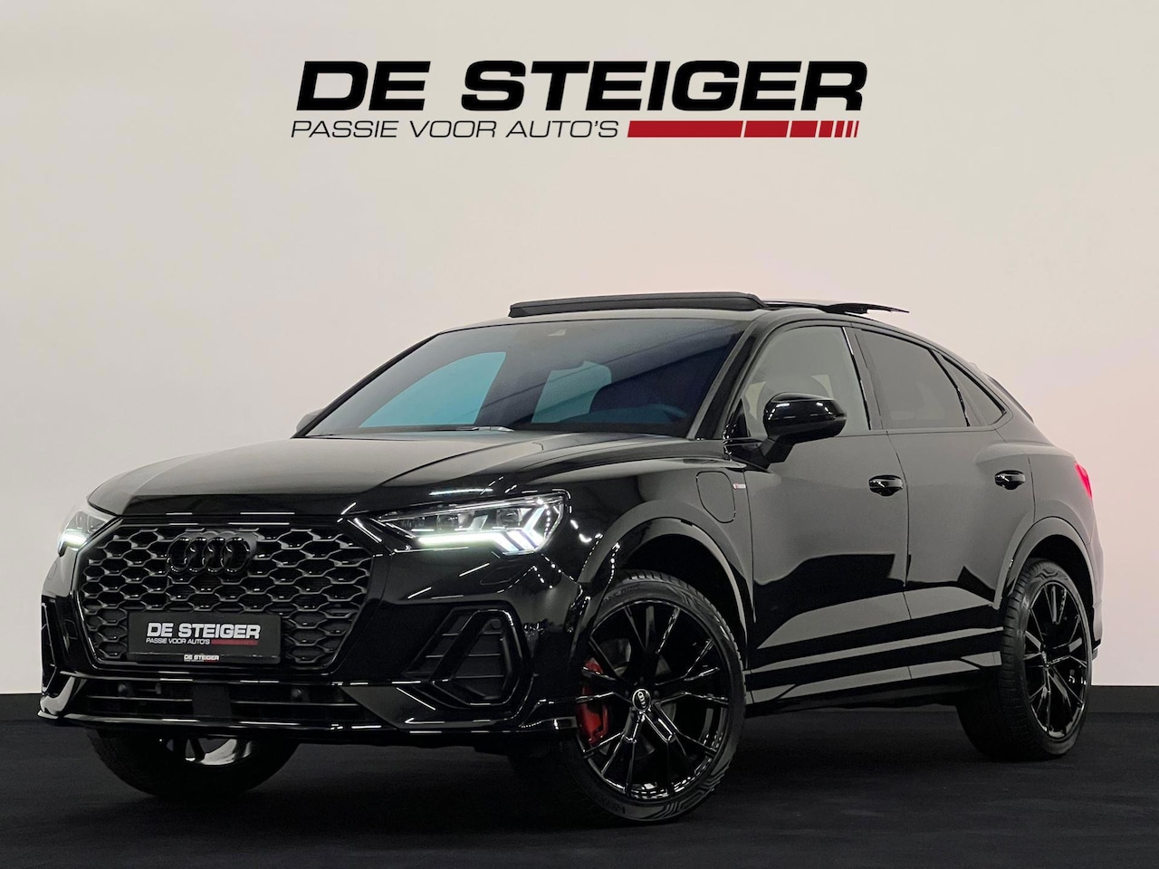 Audi Q3 Sportback - 45 TFSI e 3 x S line Blackpack Pano ACC Matrix - AutoWereld.nl