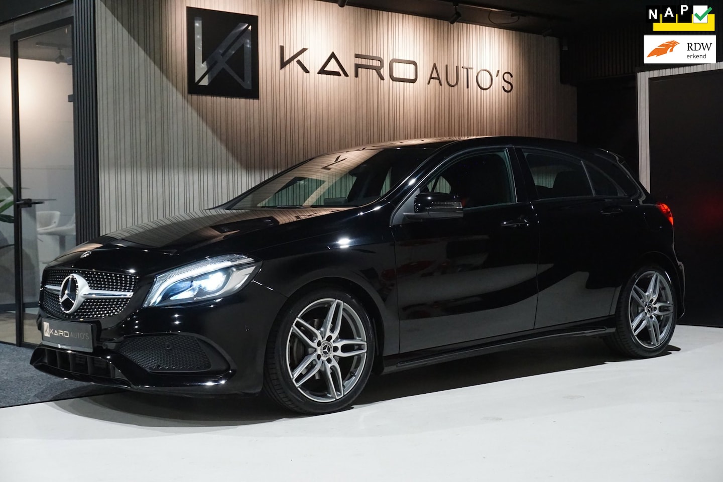 Mercedes-Benz A-klasse - 180 AMG Led Carplay Leer Cam Sfeerver - AutoWereld.nl