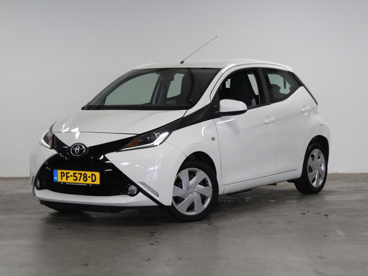 Toyota Aygo - 1.0 VVT-i x-play Camera | Andriod Auto / Apple Carplay | 1e eigenaar - AutoWereld.nl