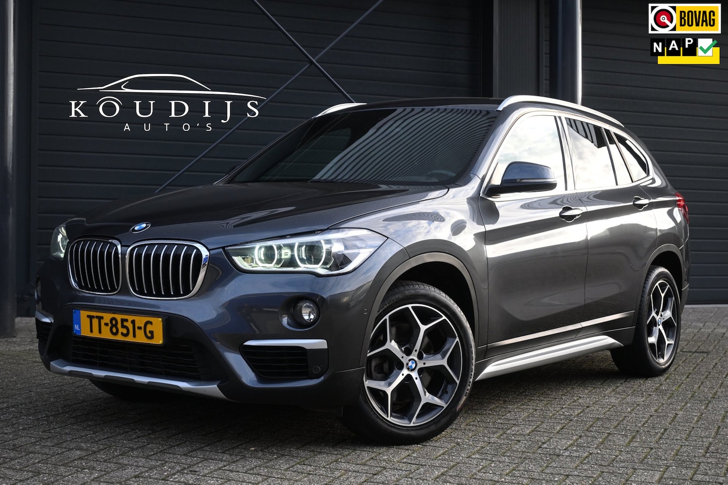 BMW X1 - SDrive20i Orange Edition II, HUD, Groot navi, Leder, Afn. Trekhaak, Dealer onderhouden - AutoWereld.nl