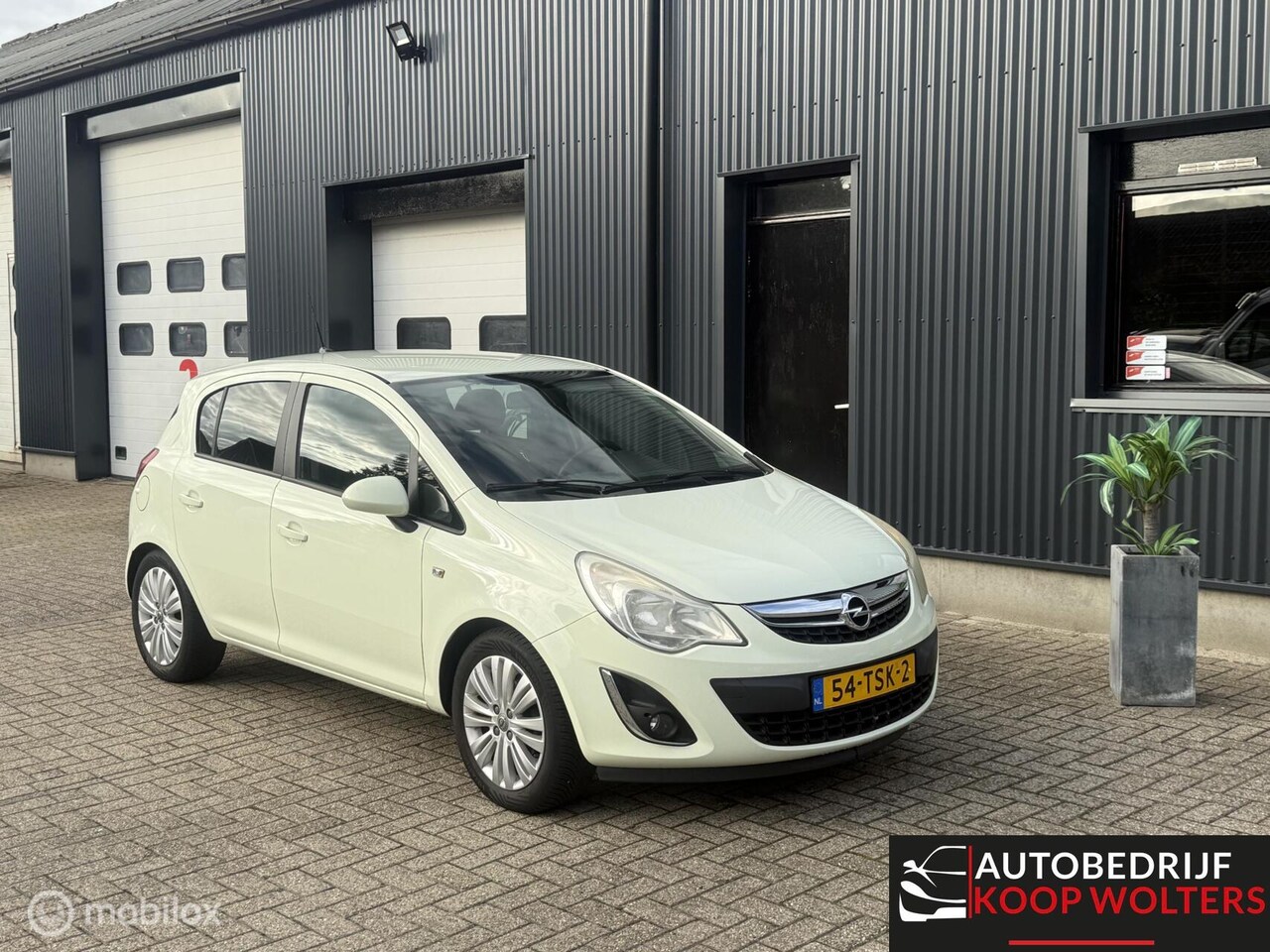 Opel Corsa - 1.4-16V Airco 5drs Trekhaak Navi - AutoWereld.nl