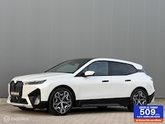BMW iX - xDrive40 Pano | Trekhaak | H/K | Sportpakket | SOH 95%