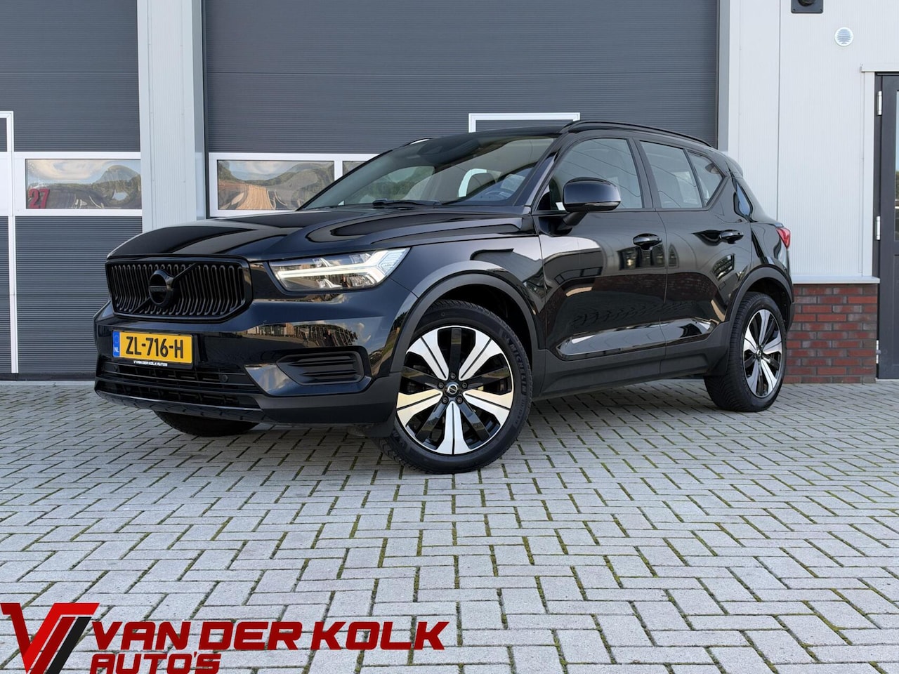Volvo XC40 - 2.0 D3 AWD Momentum Automaat | Leder | Navigatie | Camera | Cruise | Climate | LED | Stoel - AutoWereld.nl