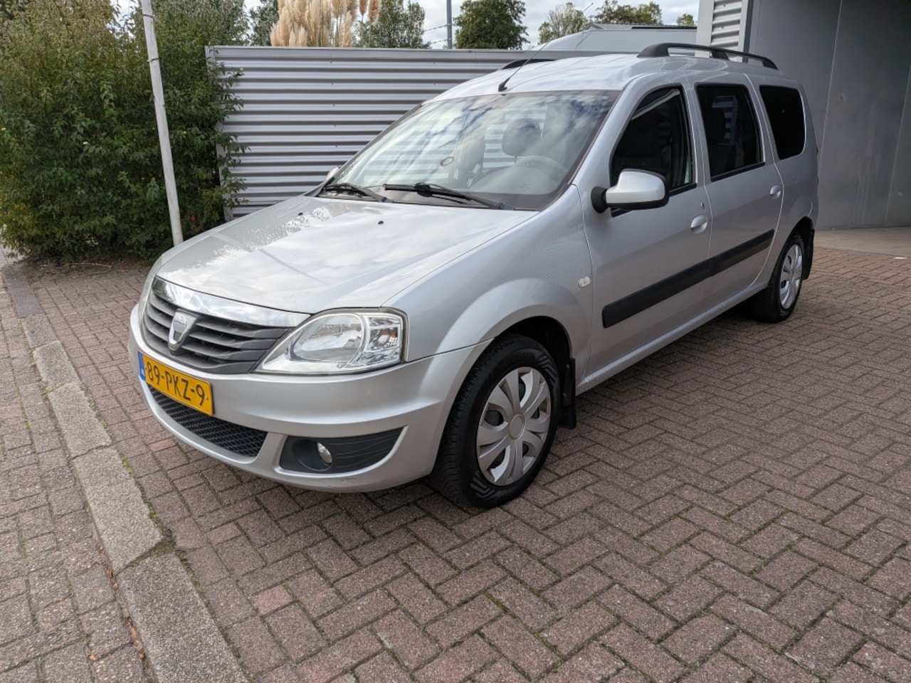 Dacia Logan MCV - 1.6 MPI Lauréate trekhaak - AutoWereld.nl
