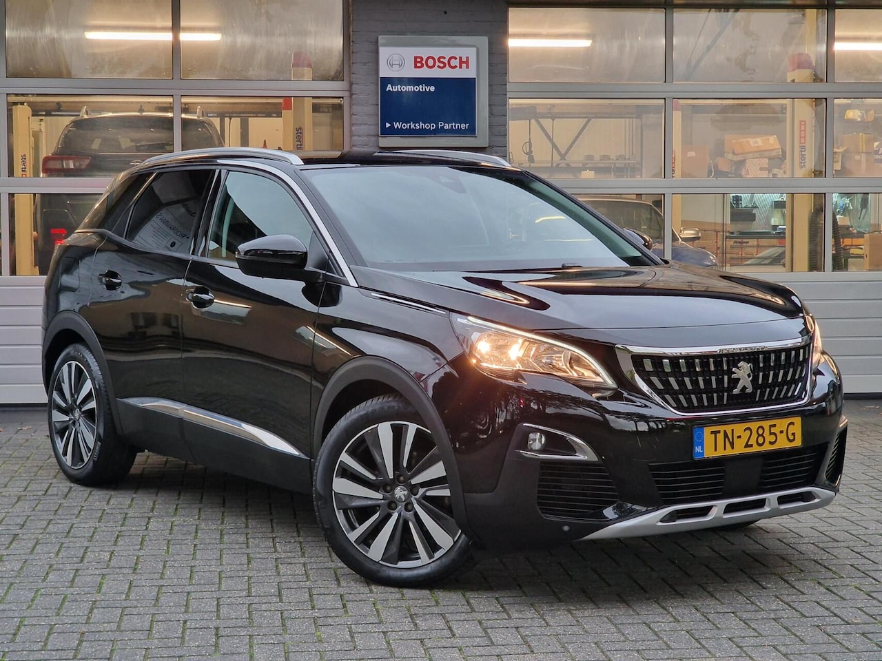 Peugeot 3008 - 1.2 PureTech Allure|Clima|Trekhaak|Carplay|360 camera|19-inch| - AutoWereld.nl