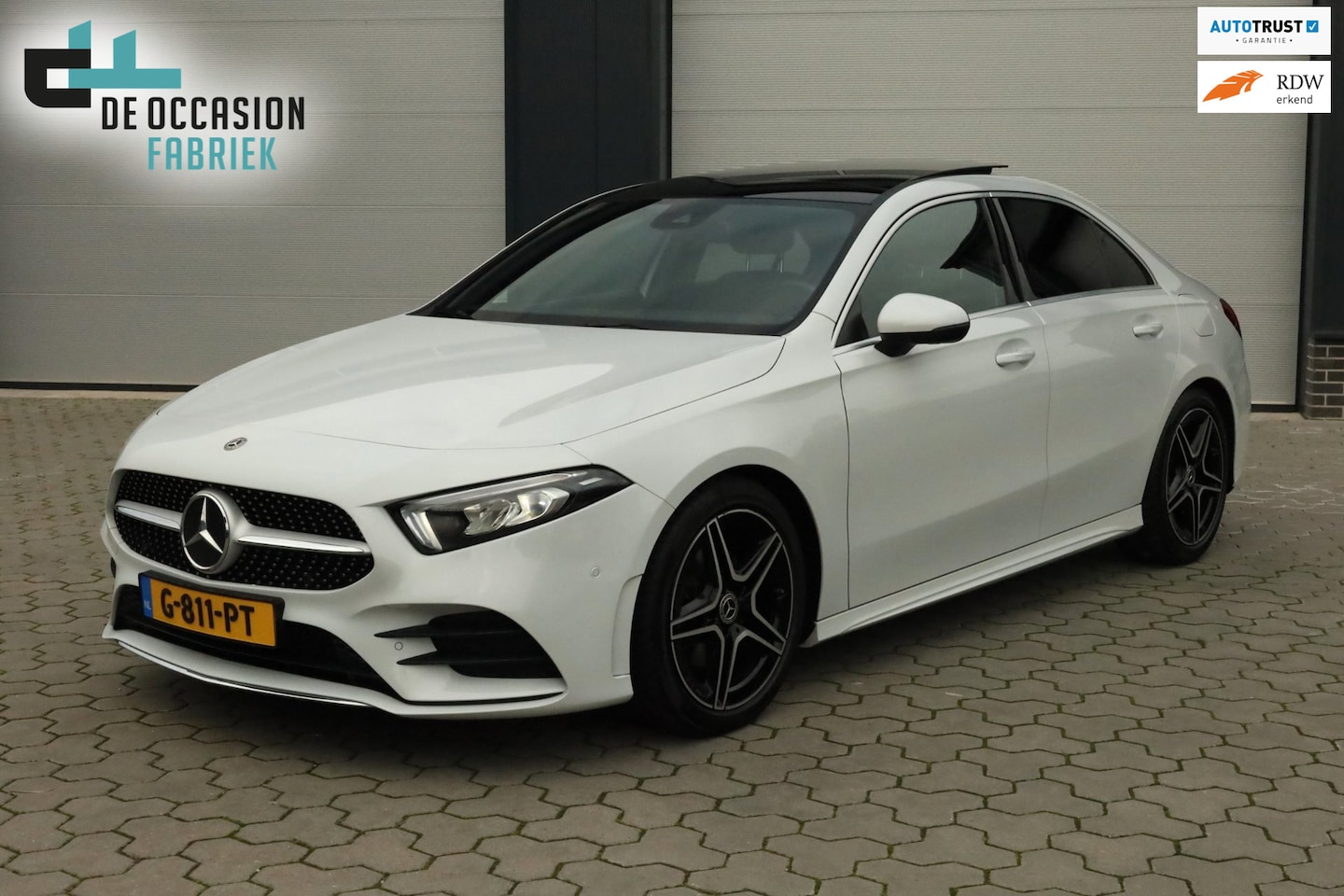 Mercedes-Benz A-klasse - 180 Business Solution AMG Pano Trekhaak Widescreen Carplay - AutoWereld.nl