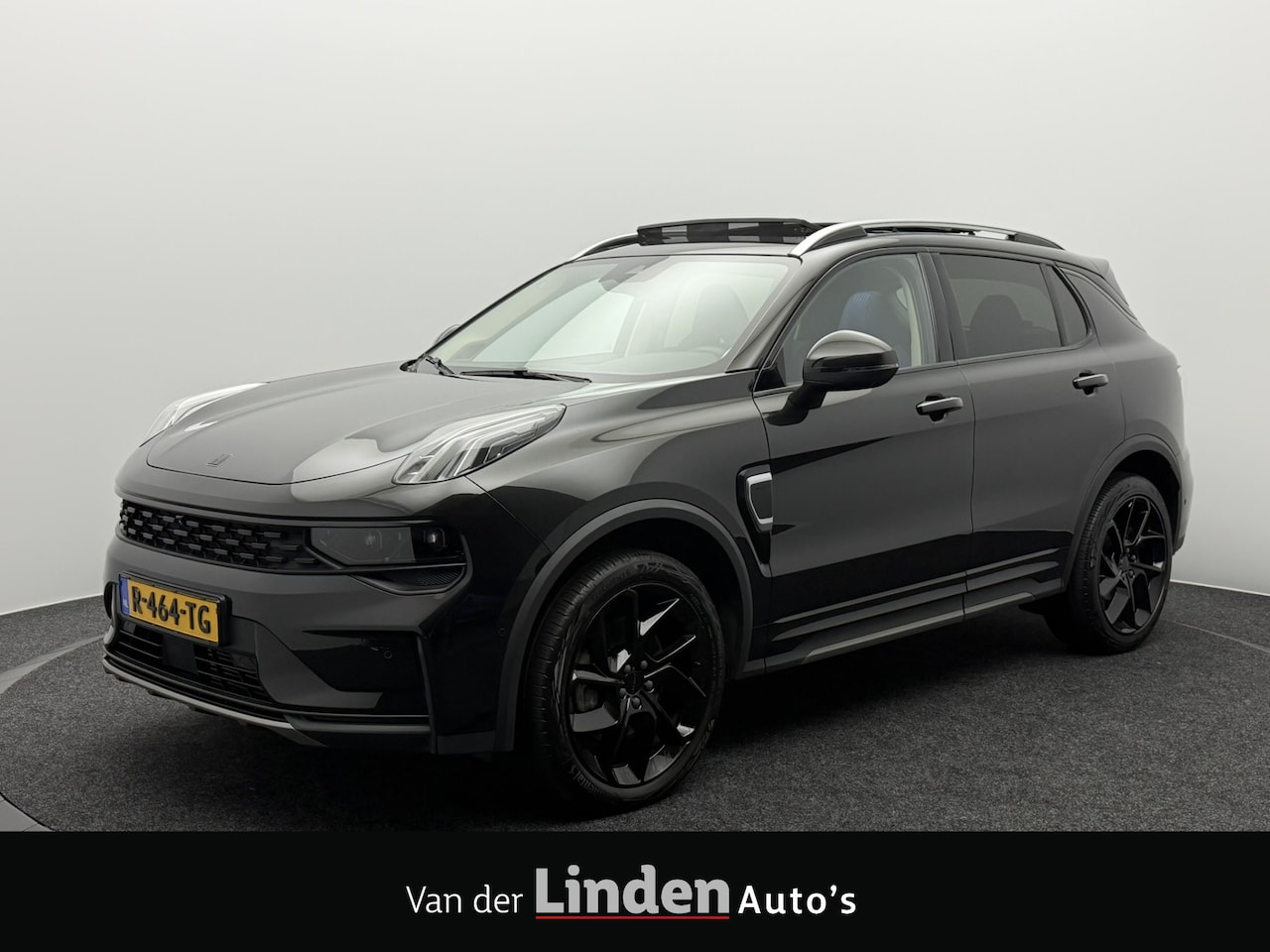 Lynk & Co 01 - 1.5 Plug-in Hybrid 261PK Black Edition | 360° Camera | Origineel NL | Panoramadak - AutoWereld.nl