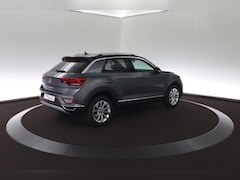 Volkswagen T-Roc - 1.5 TSI Style -Trekhaak/Navi/Massage/Stoelverw
