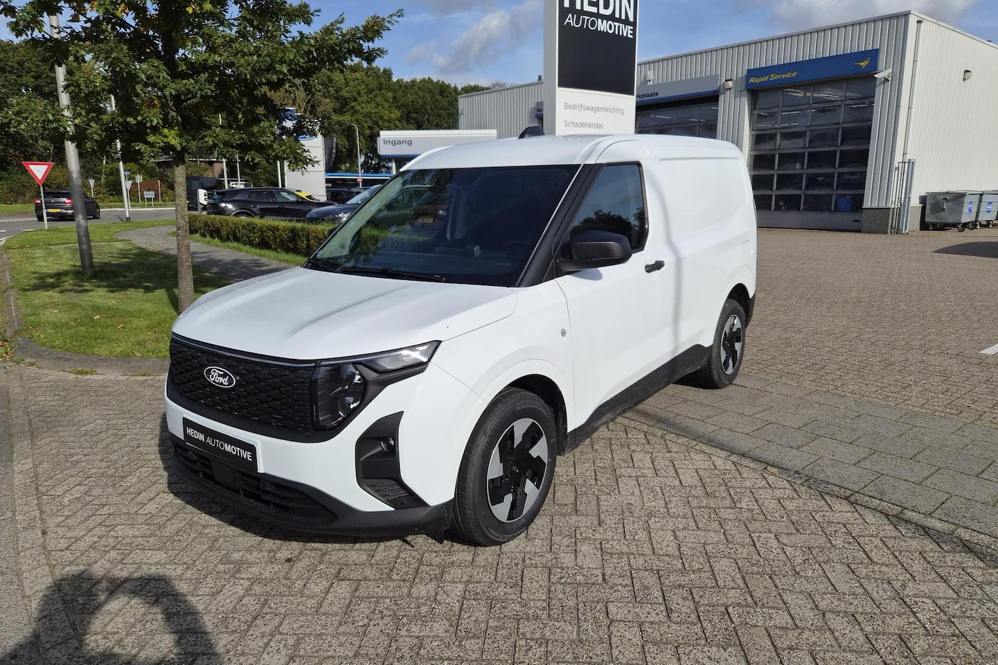 Ford Transit Courier - e-Transit Trend 46.8kWh 136pk 8 Jaar Garantie | Voorraad | Snel rijden - AutoWereld.nl