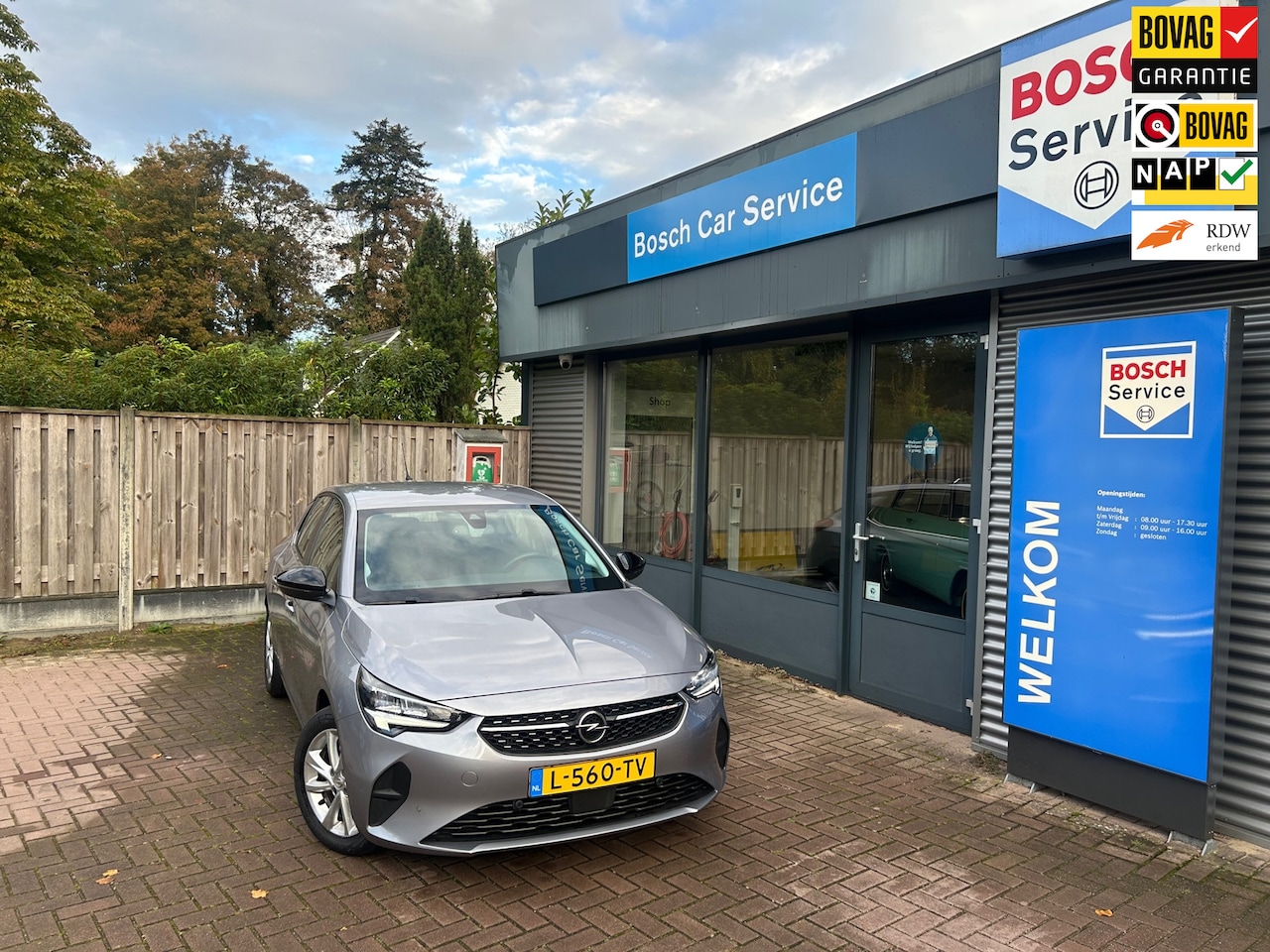 Opel Corsa - ELEGANCE 1.2T (100PK) Navi, LM Velgen, PDC - AutoWereld.nl