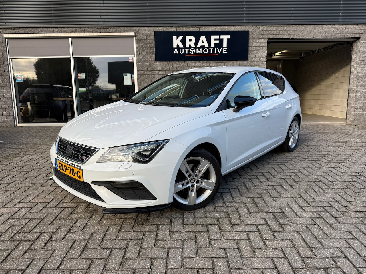 SEAT Leon - 1.5 TSI FR Ultimate Edition Black Sky | Virtual | Keyless | Full LED | Ambient | Camera | - AutoWereld.nl