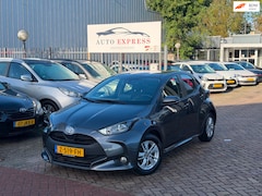 Toyota Yaris - 1.5 VVT-i Active/Airco/Navi/Cruise/1E Eigenaar/Nap/Nieuw Apk/2 sleutels aanwezig/Dealer On