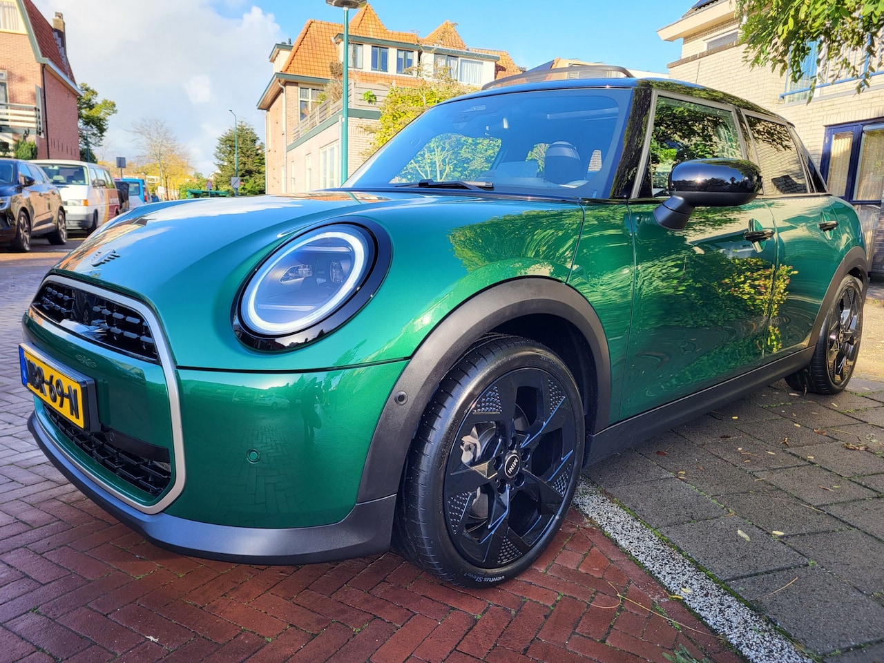 MINI 5-Deurs - 1.5 Cooper C Classic S garantie mogelijk tm 2034 - AutoWereld.nl