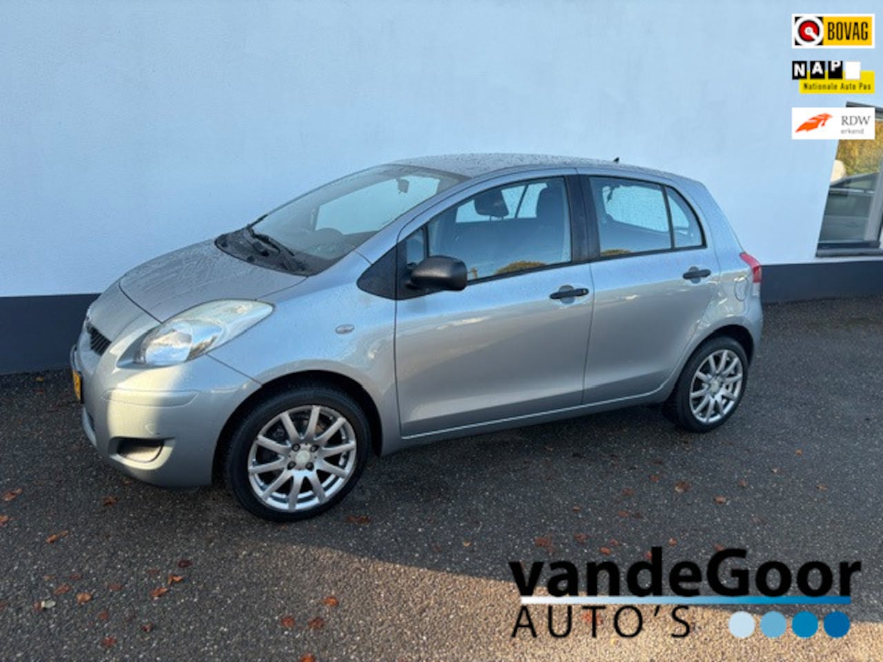 Toyota Yaris - 1.3 VVT-i Comfort 1.3 VVTi Comfort, '11, 5-drs, airco, trekhaak, lm velgen ! - AutoWereld.nl