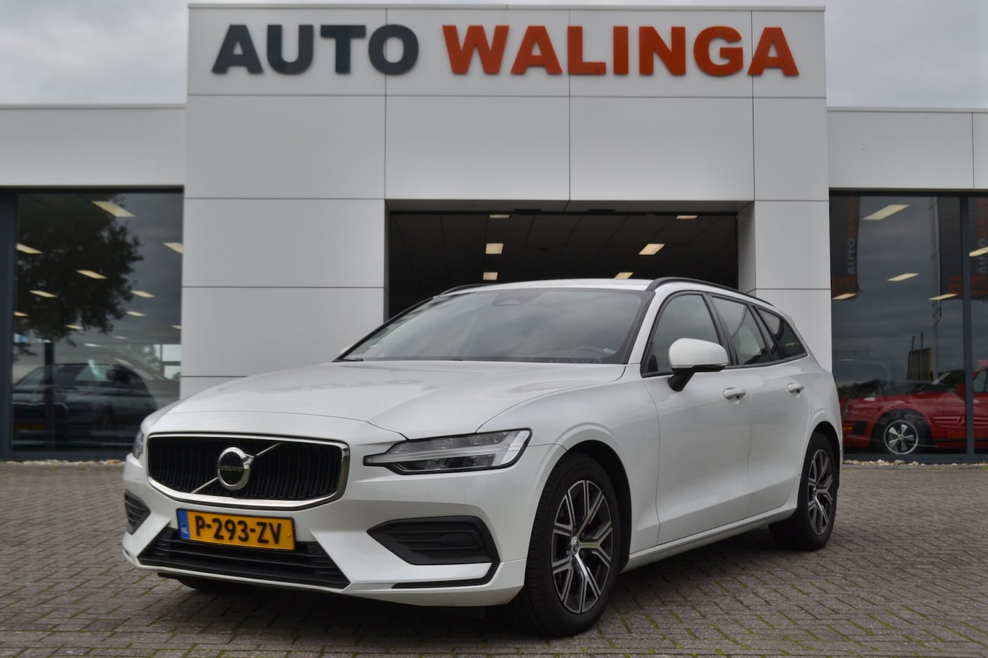 Volvo V60 - 2.0 B3 Essential | Carplay | Google Navi | Adap. Cr. | Draadloos Laden | Metallic Wit! - AutoWereld.nl