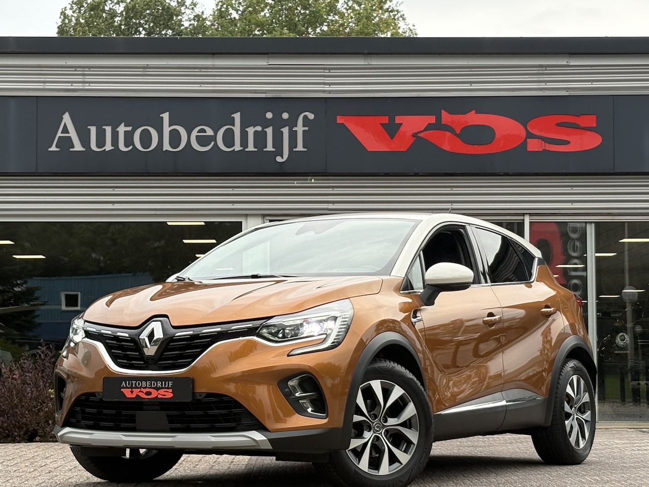 Renault Captur - 1.0 TCe 100 Life | 360 Camera | Carplay | Stuurverwarming | Trekhaak - AutoWereld.nl