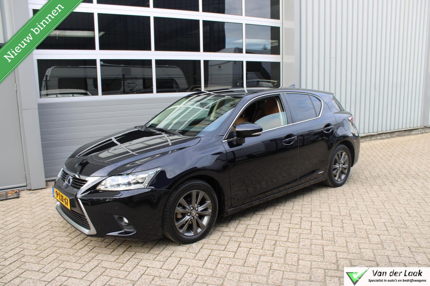 Lexus CT 200h - Luxury Line | NL Auto Boekjes | Vol Leer | Trekhaak | Parkeersensoren voor en achter. - AutoWereld.nl
