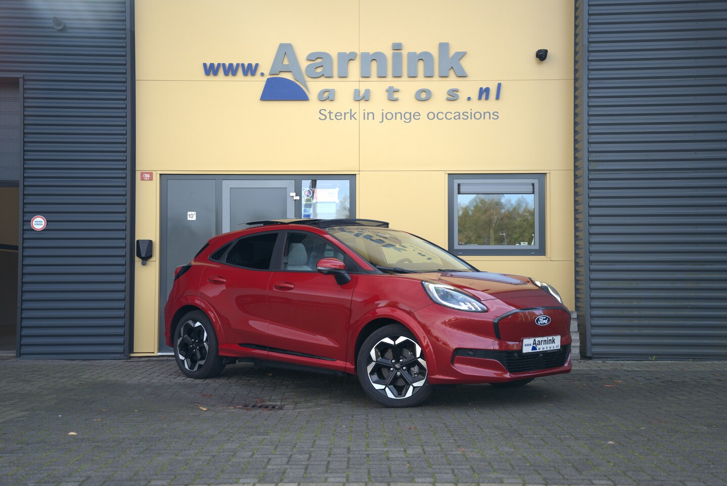 Ford Puma Gen-E - 43 kWh Premium panoramadak, lederen bekleding, winterpack, 360 graden camera, matrix kopla - AutoWereld.nl