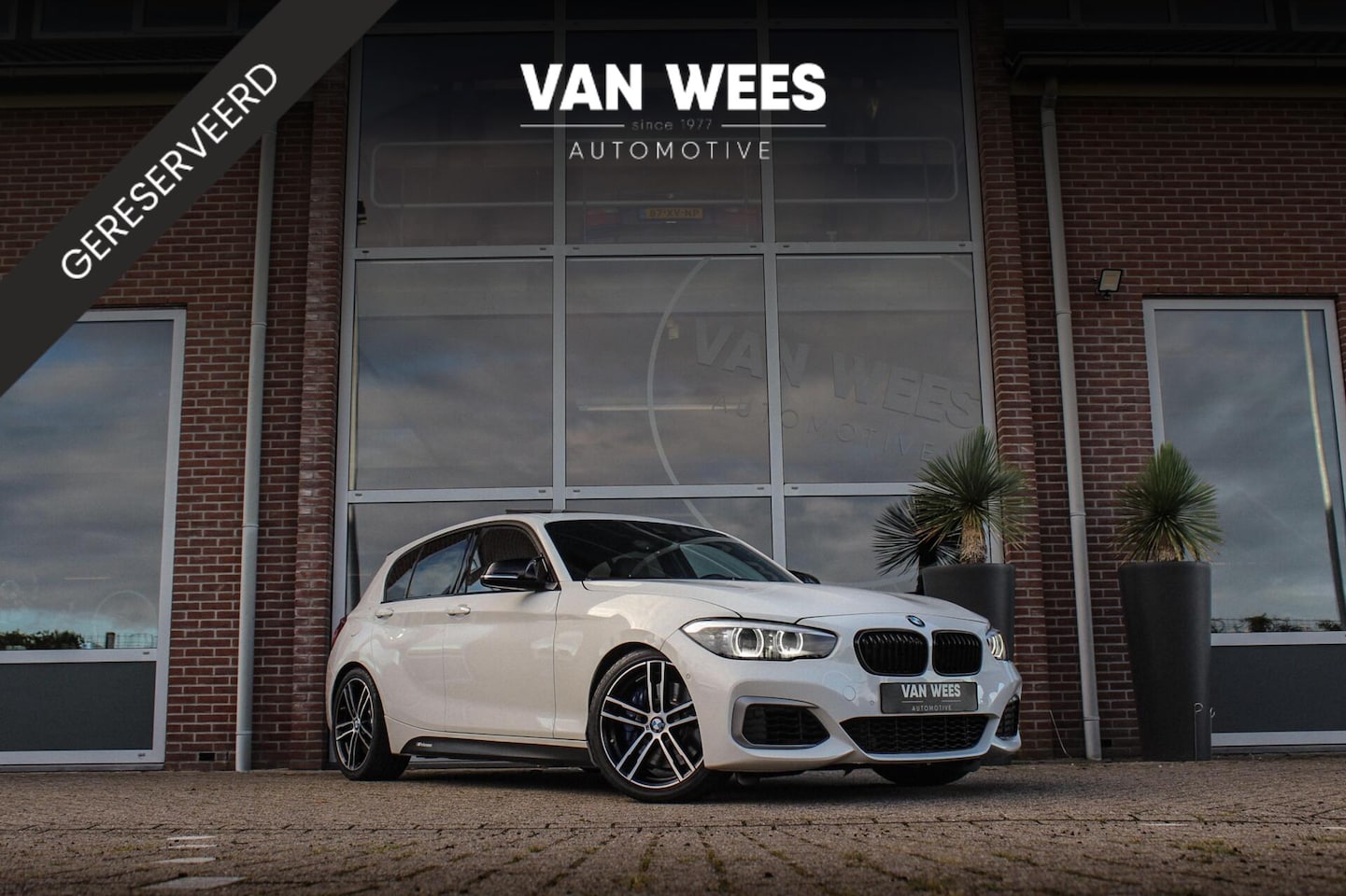 BMW 1-serie - 120i Edition M Sport Shadow High Executive | 2e eigenaar | Driving Assistant | Schuif-/kan - AutoWereld.nl