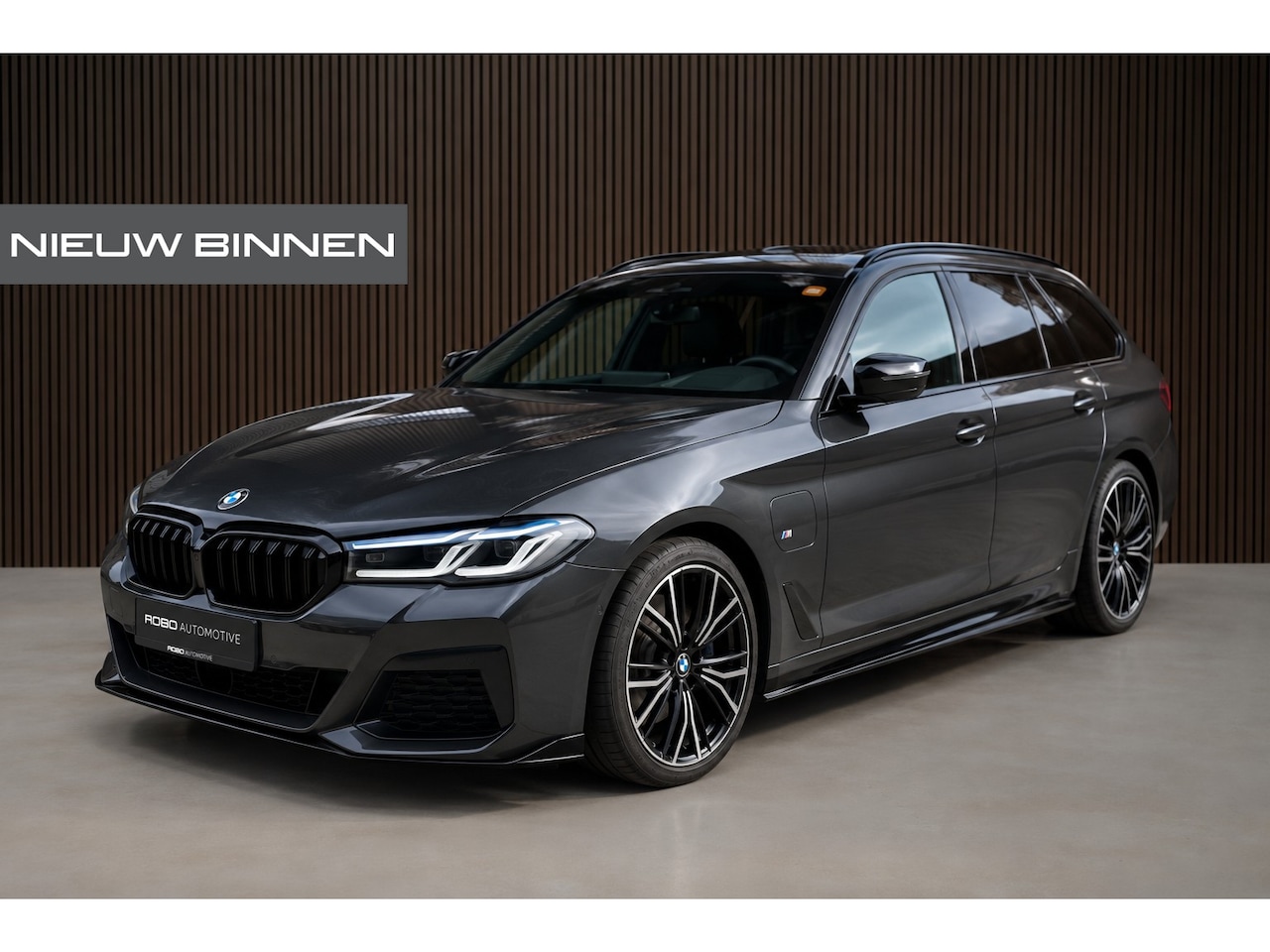BMW 5-serie Touring - 530e xDrive Business Edition Plus M Sport | M Performance | Panoramadak | Harman Kardon | - AutoWereld.nl