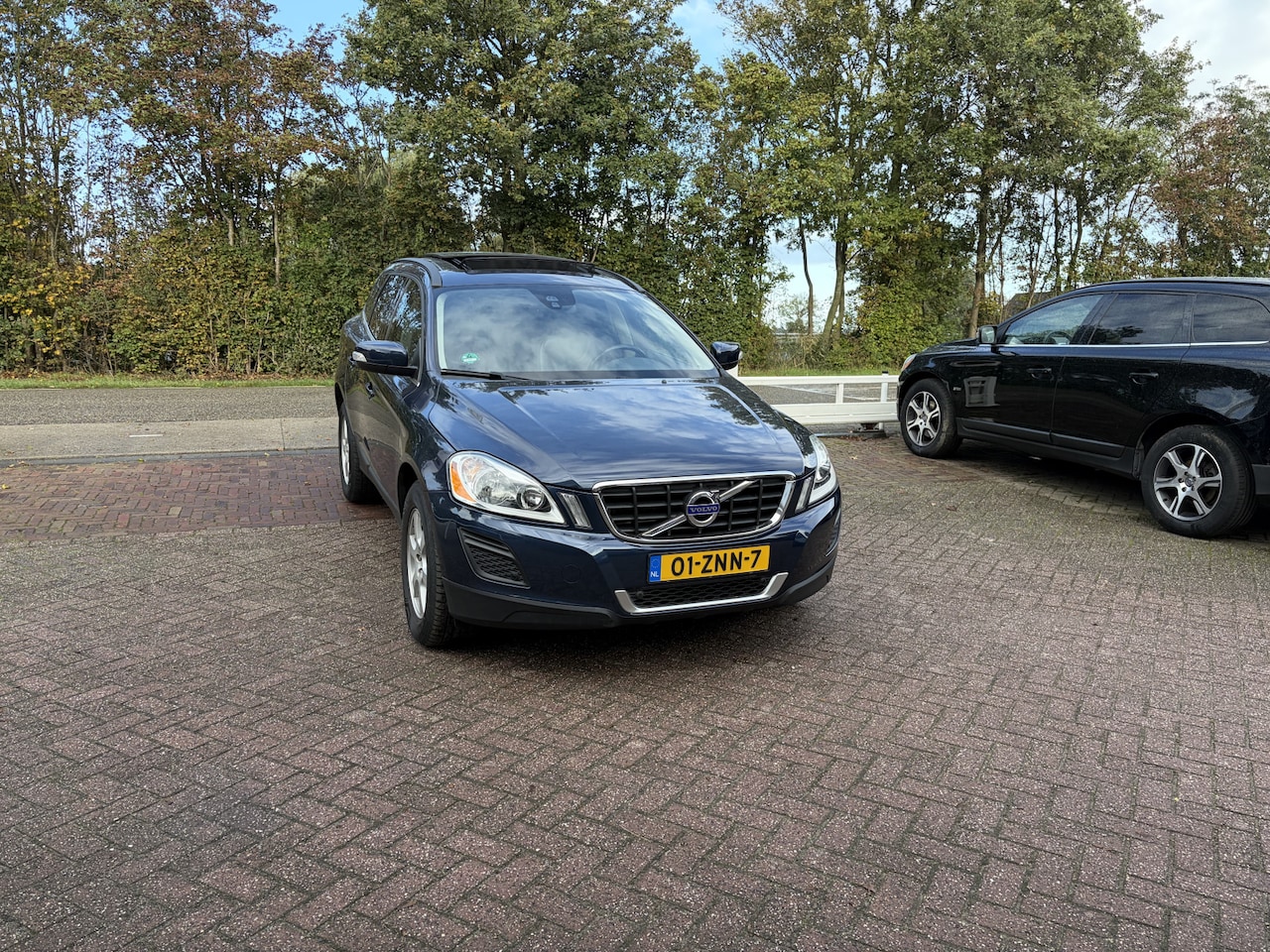 Volvo XC60 - 2.0 T5 Momentum TREKHAAK NAVI PANO STOELVERWARMING - AutoWereld.nl