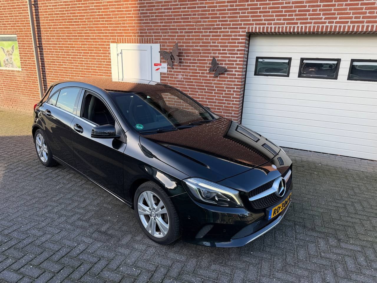 Mercedes-Benz A-klasse - 180 Ambition Stoelverwarming, PDC, Trekhaak, lm velgen - AutoWereld.nl