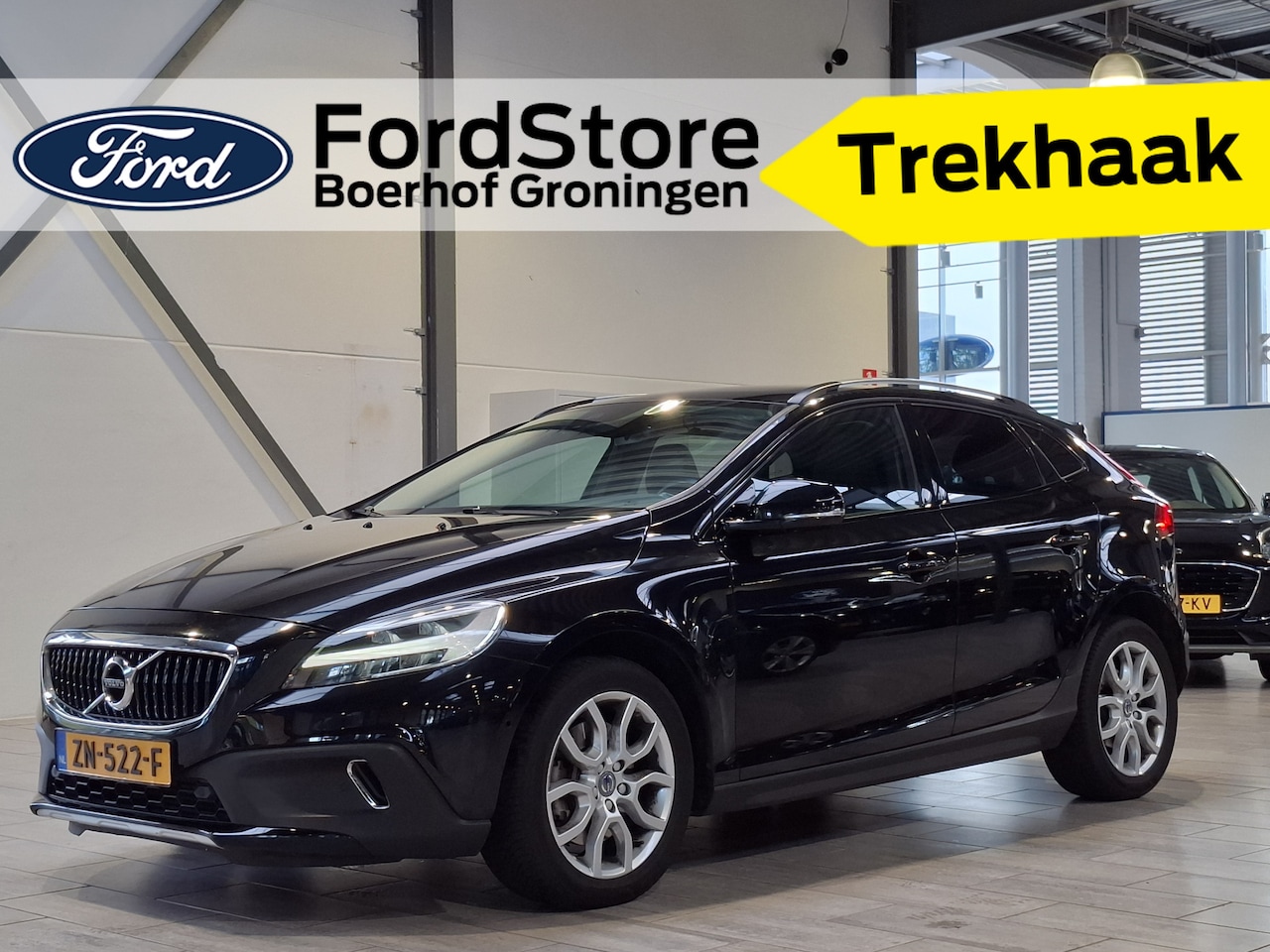 Volvo V40 Cross Country - 1.5 T3 153 pk Polar+ Luxury | Trekhaak | Pano | Camera | Leder | Stoelverw. | 4 seiz. band - AutoWereld.nl