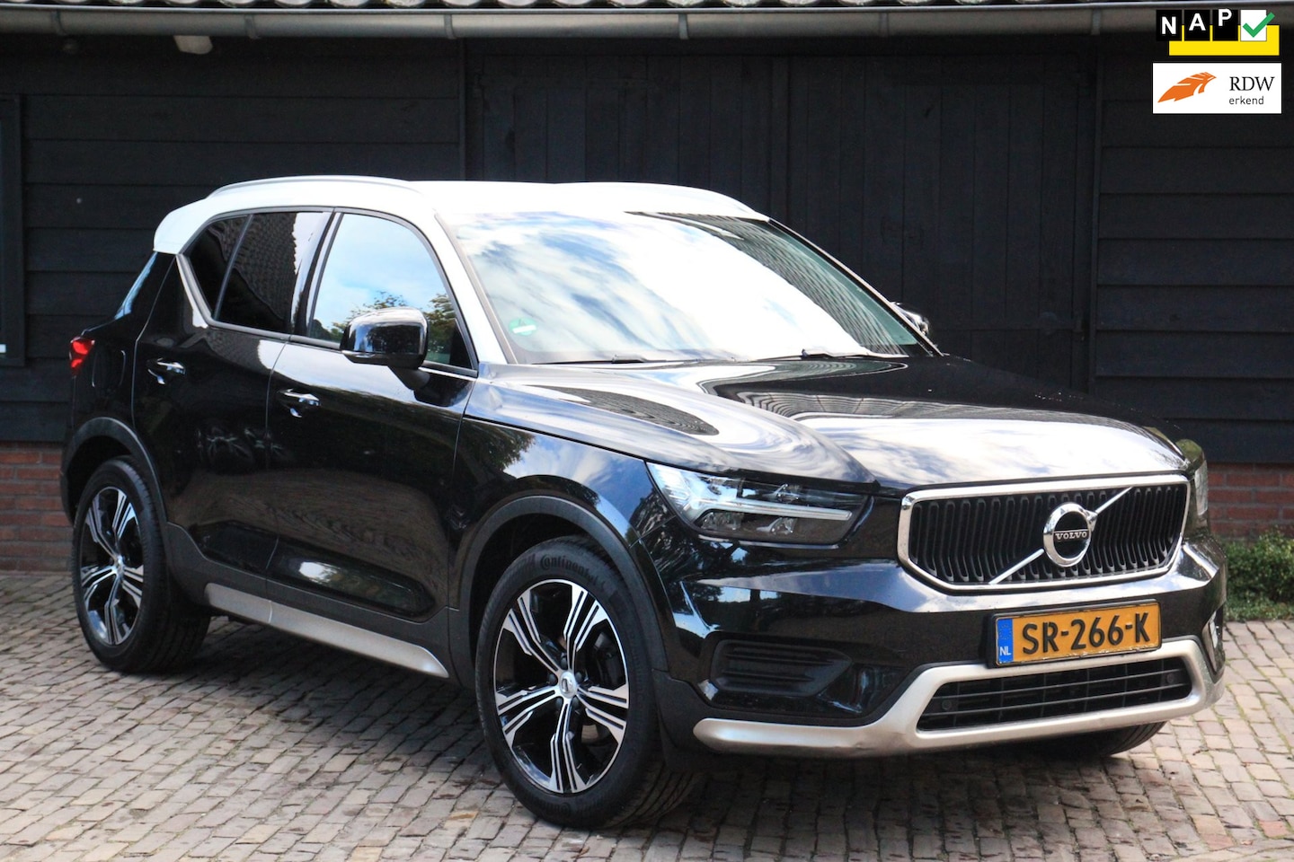 Volvo XC40 - 1.5 T3 Momentum Camera/Stoelverwarming/Styling pakket/19"inch lmv - AutoWereld.nl