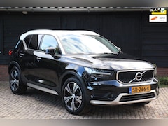 Volvo XC40 - 1.5 T3 Momentum Camera/Stoelverwarming/Styling pakket/19"inch lmv