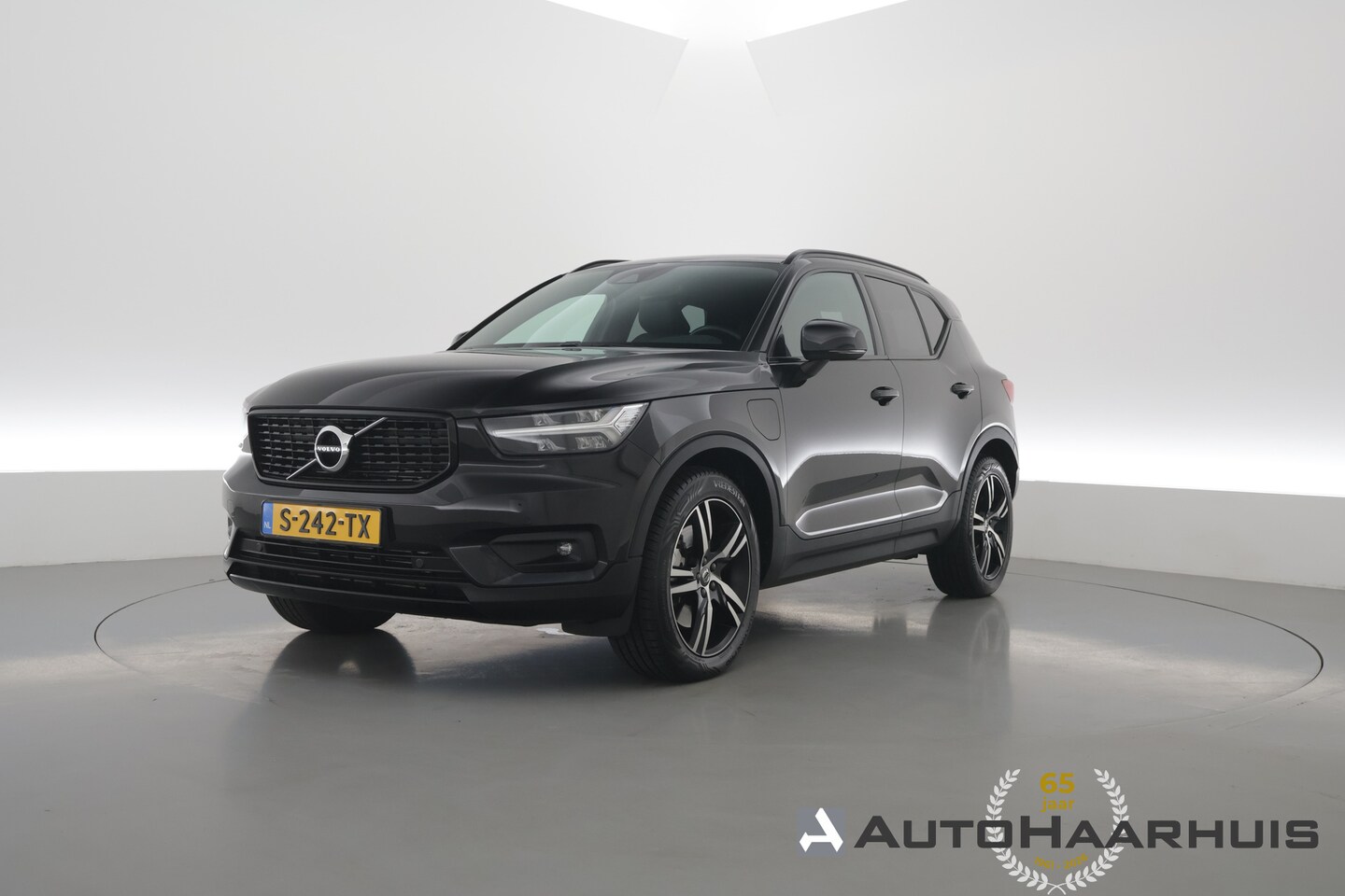 Volvo XC40 - 1.5 T4 Recharge R-Design Expression | Rijklaar! | Trekhaak | H&K Audio | Leder | Camera | - AutoWereld.nl
