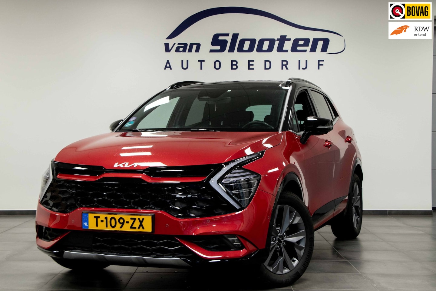Kia Sportage - 1.6 T-GDi Hybrid GT-PlusLine| Zeer luxe uitvoering| Electrische trekhaak| Mooie Bordo rode - AutoWereld.nl