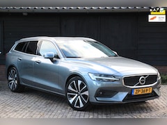 Volvo V60 - 2.0 T4 Momentum Pro Navigatie/Parkeersensor/Lane Assist/Half-Leer