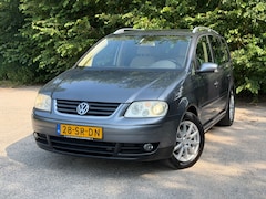 Volkswagen Touran - 2.0-16V FSI Highline | Automaat + Cruise + Clima Nu € 1.975,