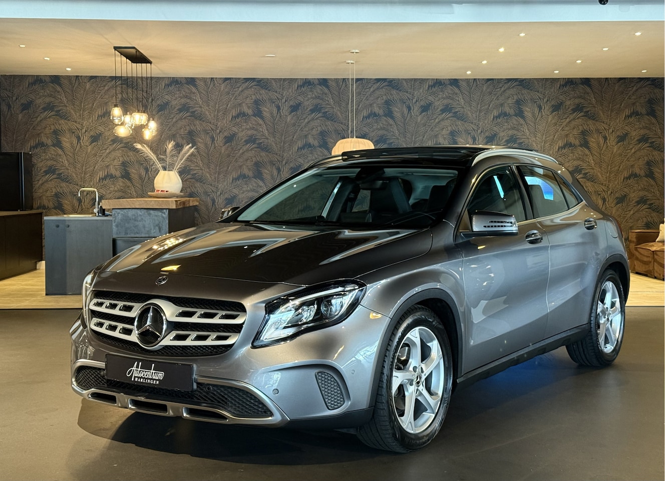 Mercedes-Benz GLA-Klasse - 200 Premium Plus I Pano I Camera I Automaat - AutoWereld.nl