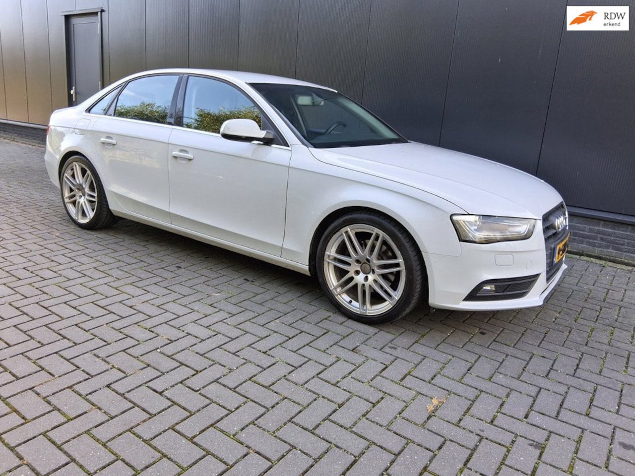 Audi A4 Limousine - 1.8 TFSIe Edition / apk 9-11-2027 / NETTE AUTO - AutoWereld.nl
