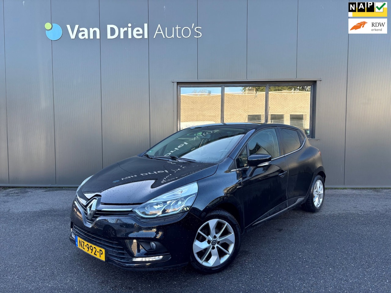 Renault Clio - TCe 90 Limited / Navigatie / Parkeersensoren achter! - AutoWereld.nl