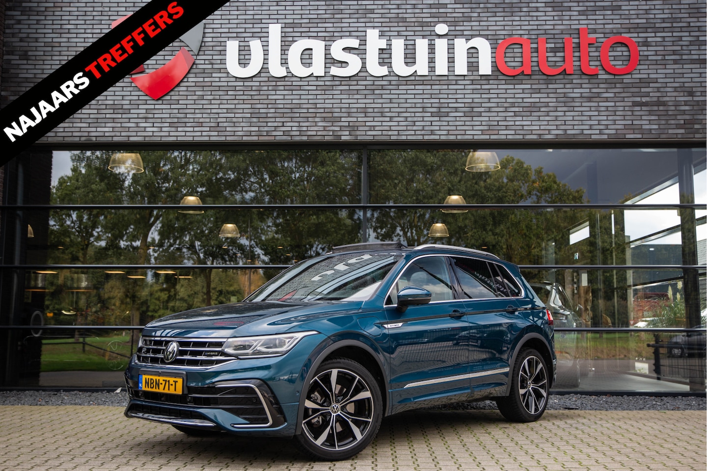 Volkswagen Tiguan - 1.4 TSI eHybrid R-Line Exclusive , Trekhaak, Adap. cruise, Memory seat, Rondomzichtcamera - AutoWereld.nl